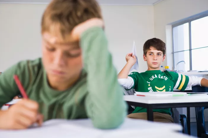 Was hat hat Bindung mit Schule zu tun? Was hat hat Bindung mit Schule zu tun?